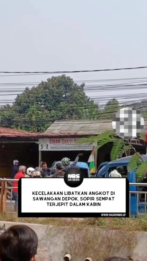 Kecelakaan lalu lintas yang melibatkan sebuah armada angkot terjadi di kawasan Sawangan, Kota Depok